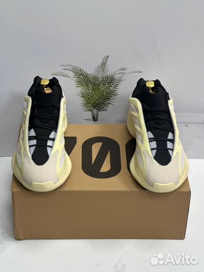 Кроссовки Adidas yeezy boost 700 унисекс