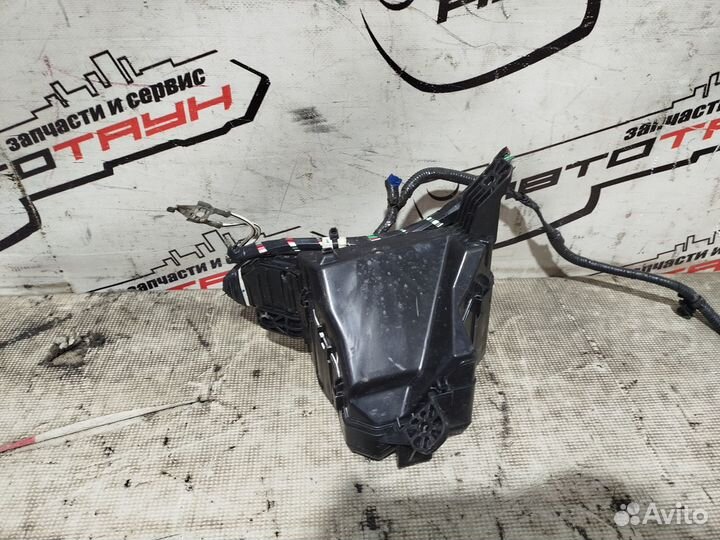 Блок предохранителей toyota probox succeed NCP160V NCP165V NSP160V 1NR-FE 1NZ-FE под капот 8266252A0