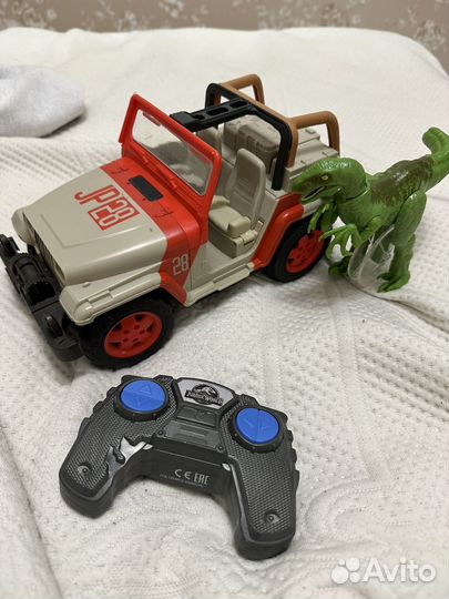 Машинка на радиоуправлении jurassik world