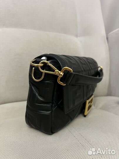 Знаковая модель Fendi baguette