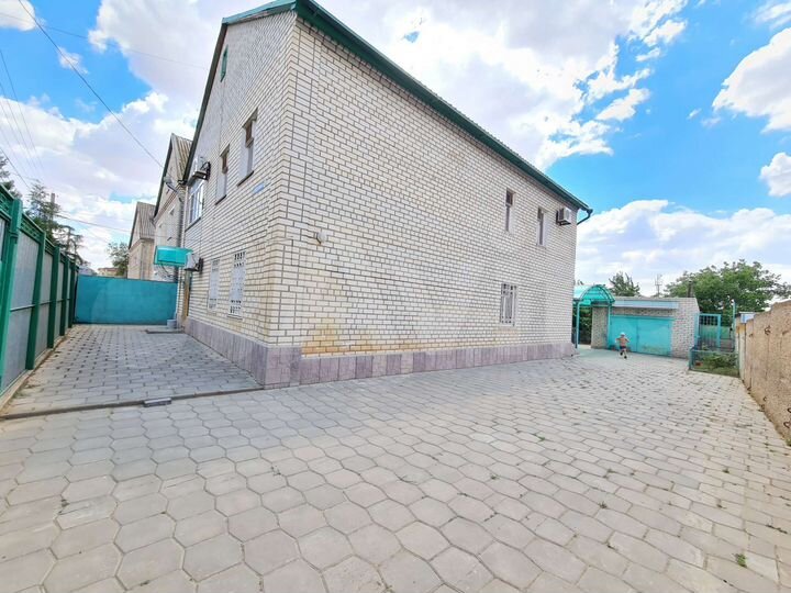 Дом 204,3 м² на участке 6 сот.