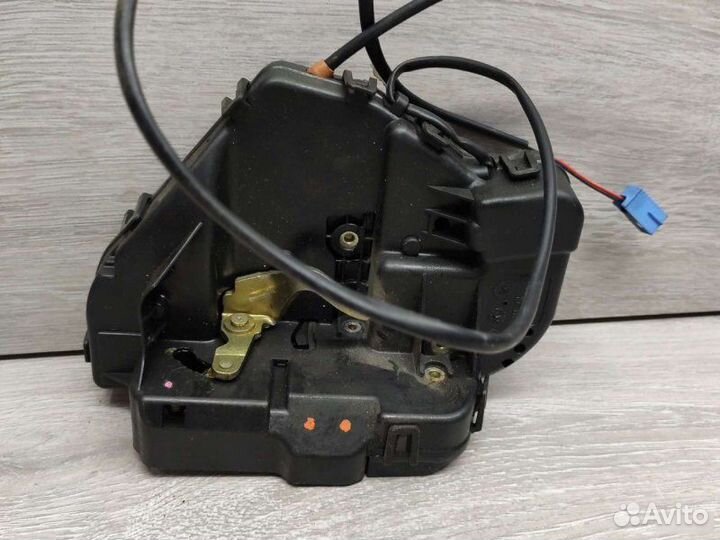 Замок двери Mercedes C W203