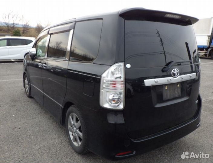 В разборе Toyota voxy 2010