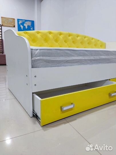 Детская кровать с мягкой спинкой от производителя