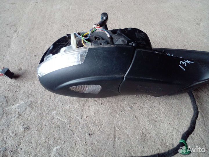 Зеркало правое Volkswagen Tiguan 2013г дефект