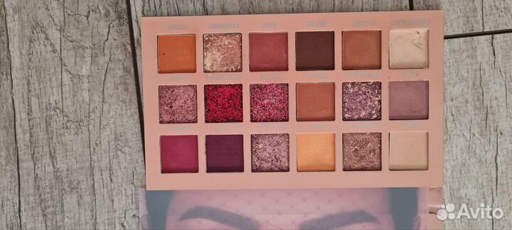 Тени для век