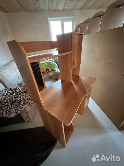 Письменный стол компьютерный стол