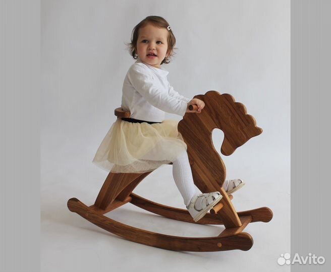 Детская деревянная лошадка-качалка из дуба