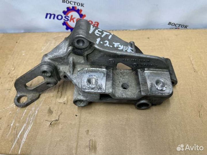 Кронштейн двигателя передний правый Skoda Yeti 1.2