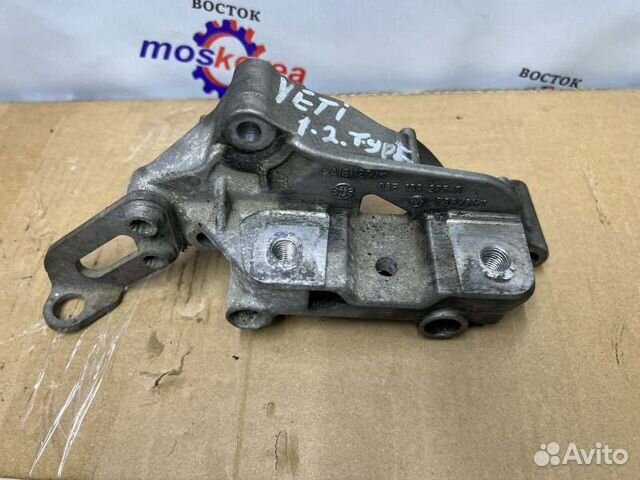 Кронштейн двигателя передний правый Skoda Yeti 1.2