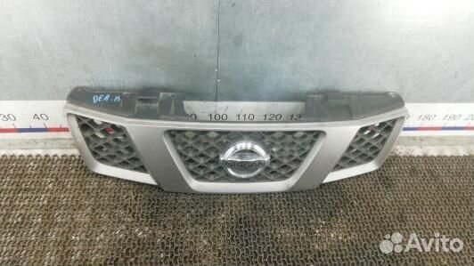 Решетка радиатора nissan navara D40 (DEA13G101)