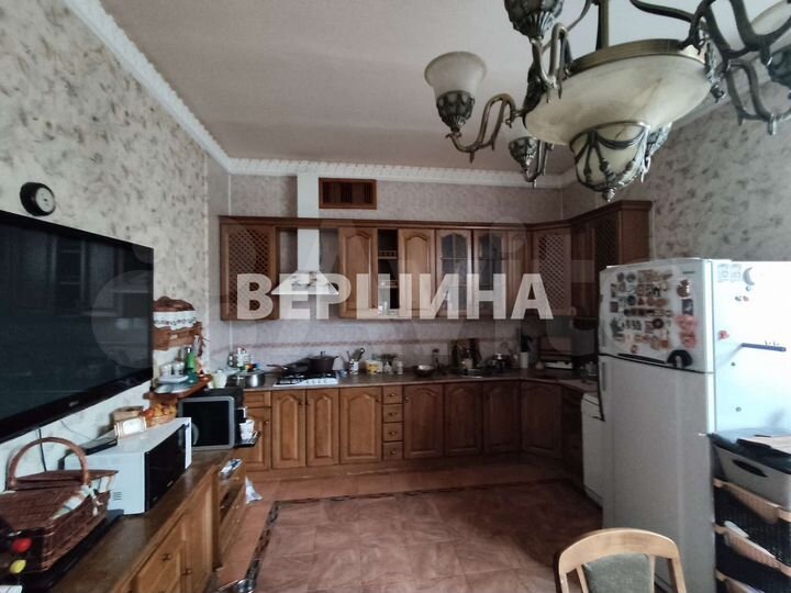 Дом 400 м² на участке 7,4 сот.