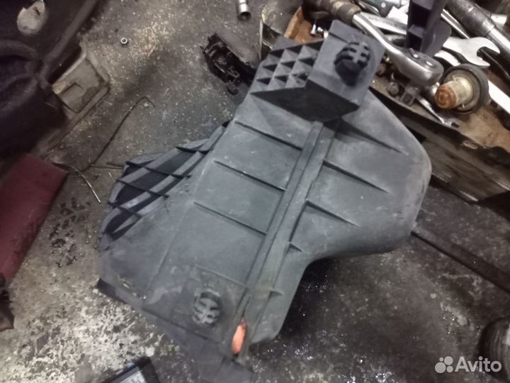 Корпус воздушного фильтра на спринтер 2.9тд