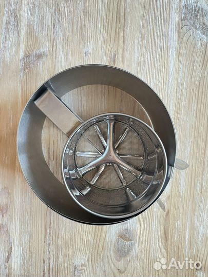 Кружка-сито для муки и форма для выпечки круг