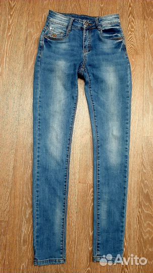 Джинсы