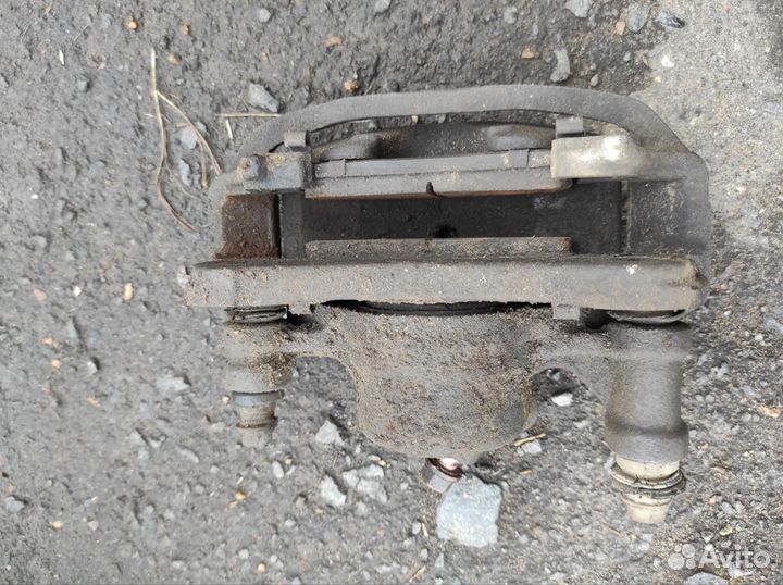 Передние суппорта в сборе Toyota Caldina ST190