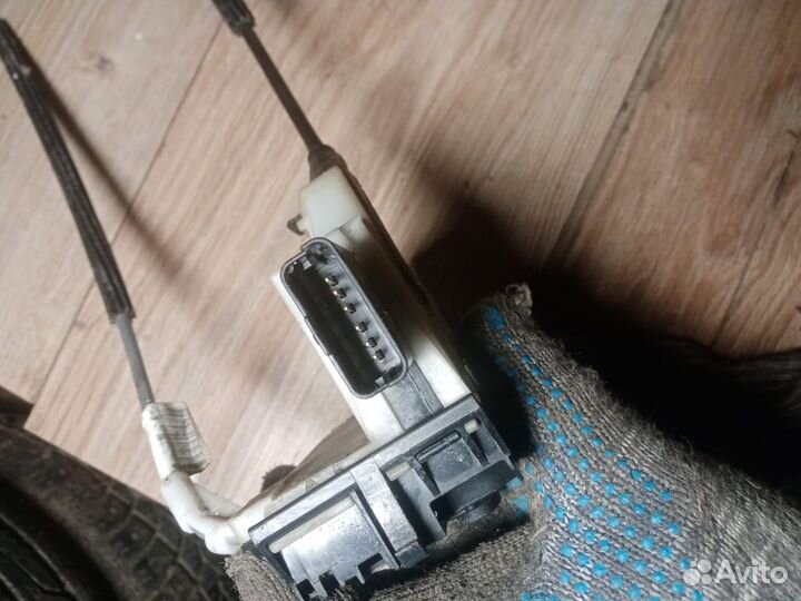 Замок задней правой двери Citroen C4 2