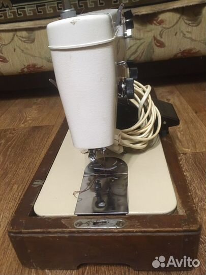 Швейная машина Радом-466