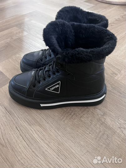 Продаю женские ботинки