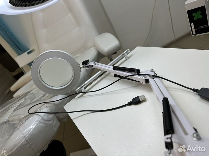 Лампа лупа для косметолога