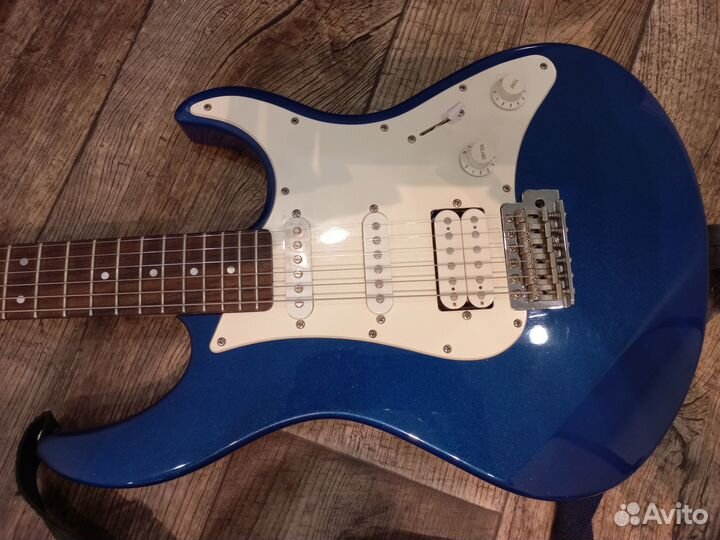 Yamaha pacifica 012 и комбоусилитель Roland Cube