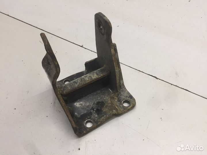 Кронштейн передней опоры двигателя