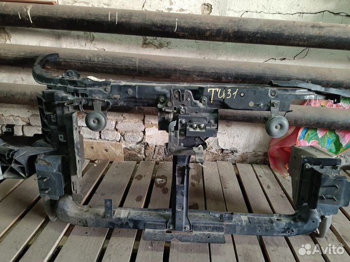 Рамка радиатора Nissan Presage TU31 62500CN000