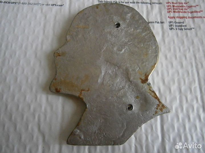 Барельеф Ленин