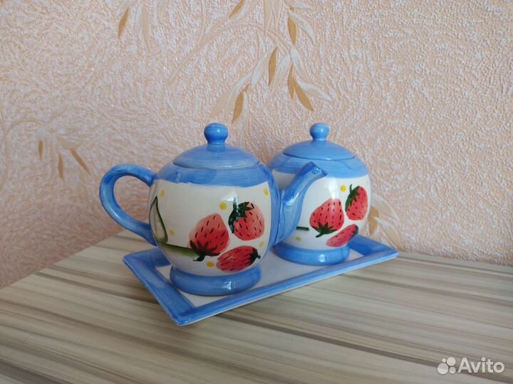Чайник с сахарницей на подносе, керамика