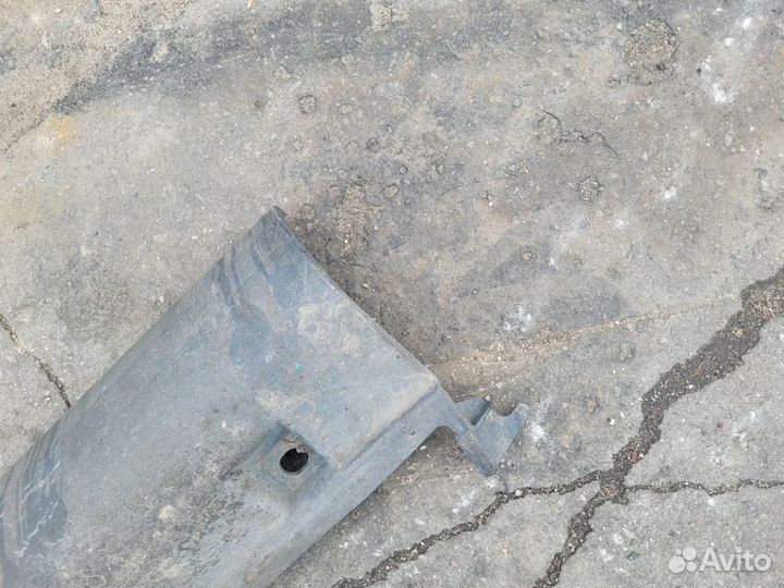 Накладка правого порога на Suzuki SX4