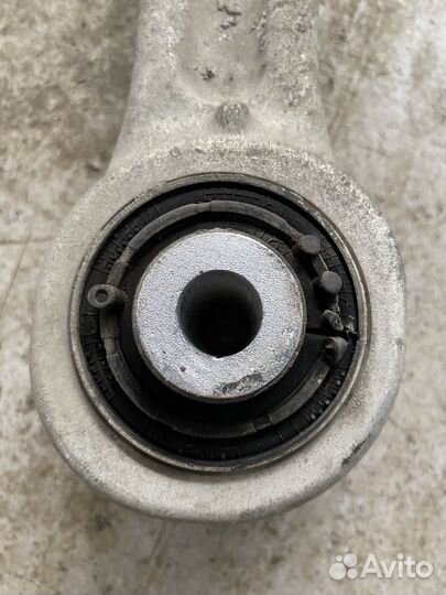 Передний левый рычаг Mercedes W213 2018г 2.2D