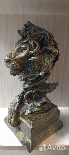 Статуэтка из гипса лев