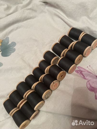 Нитки швейные черные