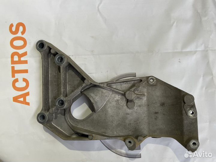 Кронштейн Мерседес actros