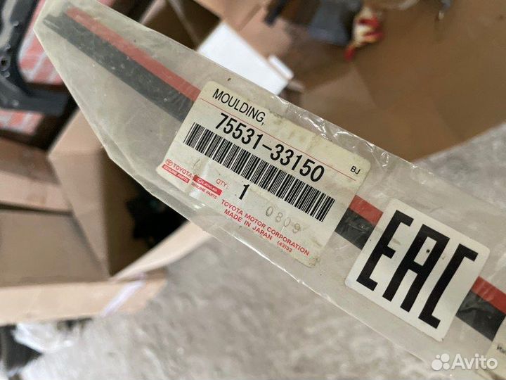Молдинг лобового стекла Toyota Camry