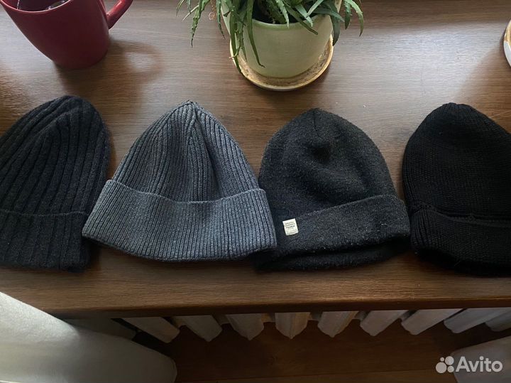 Мужские шапки 4 штуки