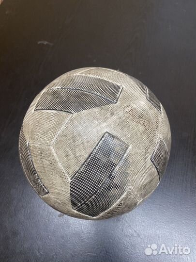 Футбольный мяч adidas telstar