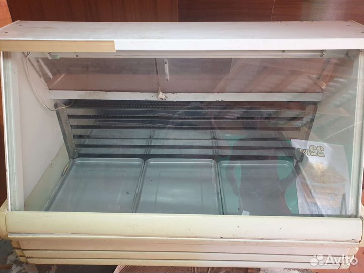 Холодильная витрина кондитерская бу