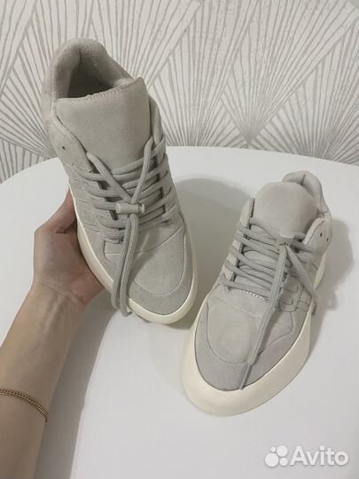 Кроссовки новые размер 39 (25,5 см); 43 (27,2 см)