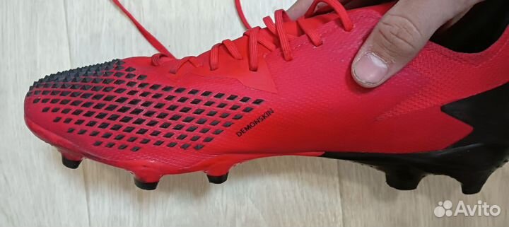 Футбольные бутсы adidas