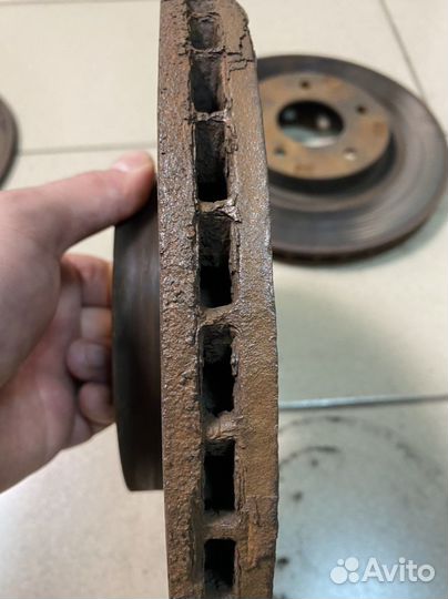 Продаю диски тормозные на Аутлендер