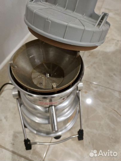 Соковыжималка Vema CE2047L