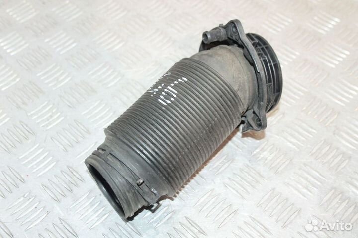 Патрубок впускной Volkswagen Golf 6 Passat B6 B7