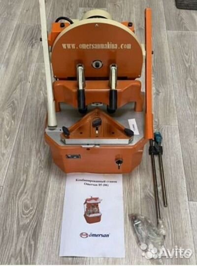 Фрезерный станок для сборки рамочного профиля