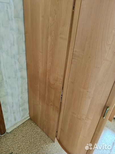 Детская кровать и шкаф