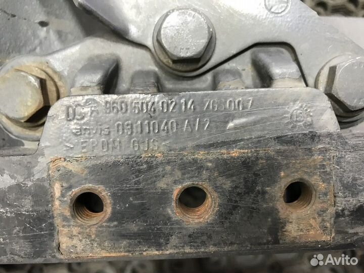 Кронштейн переднего бампера правый