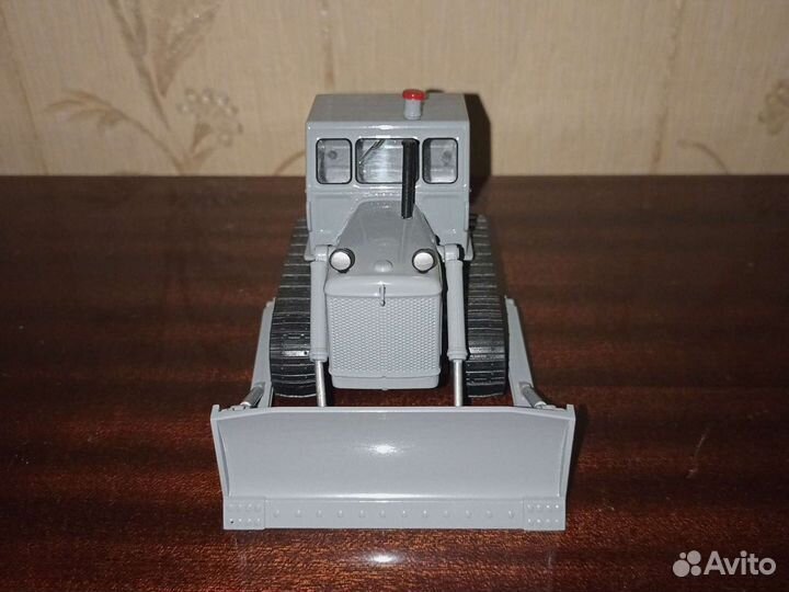 Модель трактора т100м