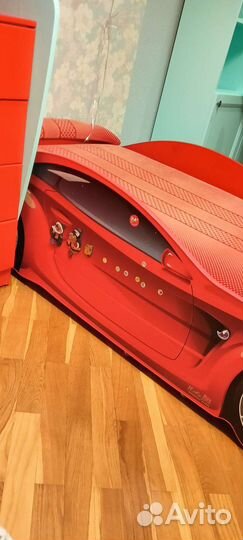 Детская кровать машинка с матрасом бу