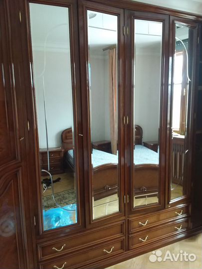 Спальный гарнитур массив италия