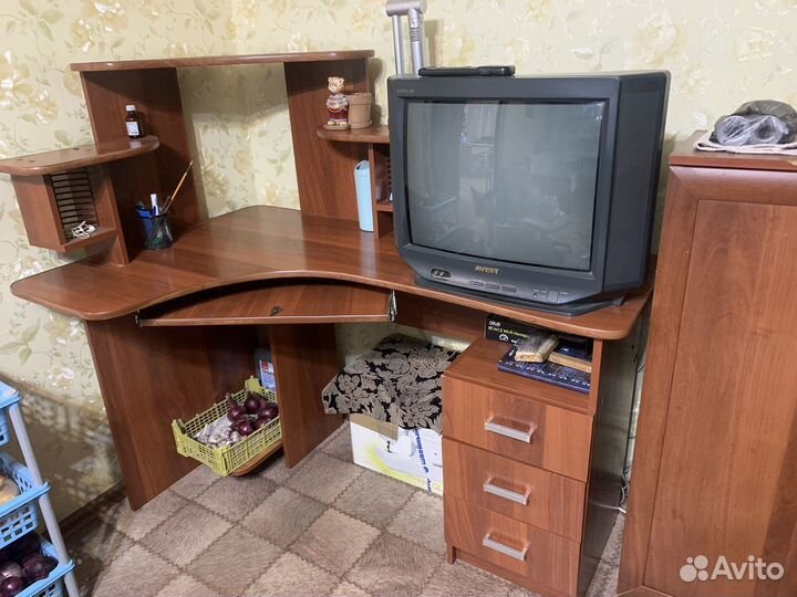 Компьютерный стол угловой